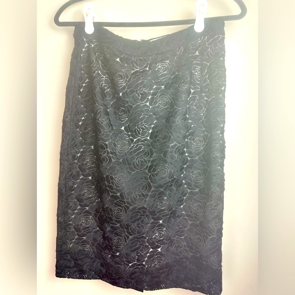 ALC Black Floral Stencil Overlay With Nude Underlay Women’s Pencil Skirt Size 8